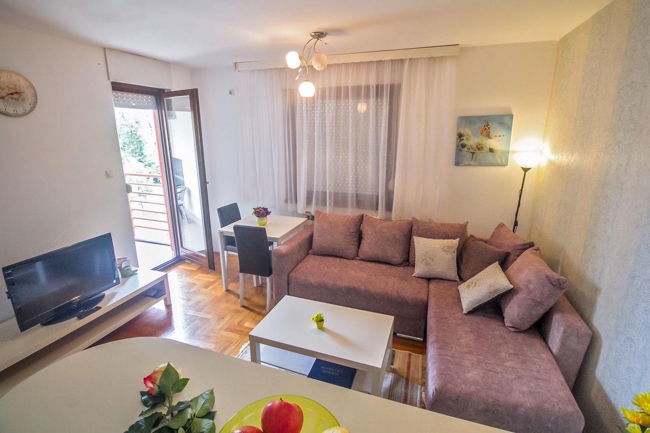 Stan Na Dan Banja Luka Apartment Exterior foto